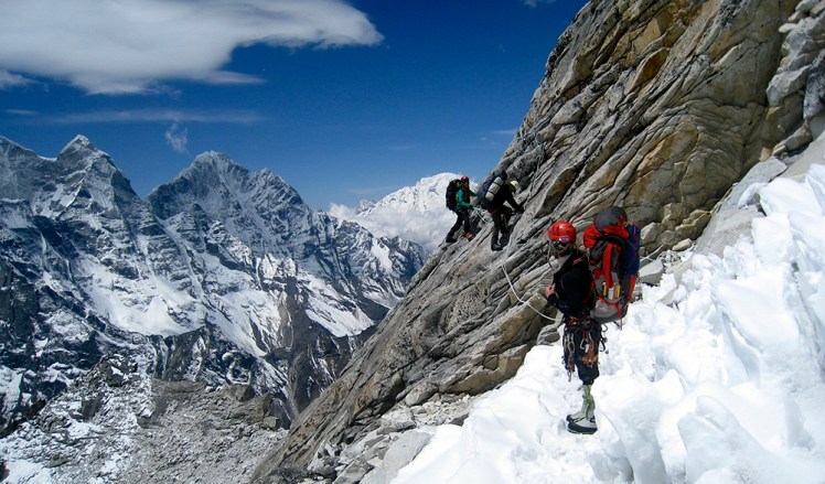 Negociating-one-of-many-traverses-